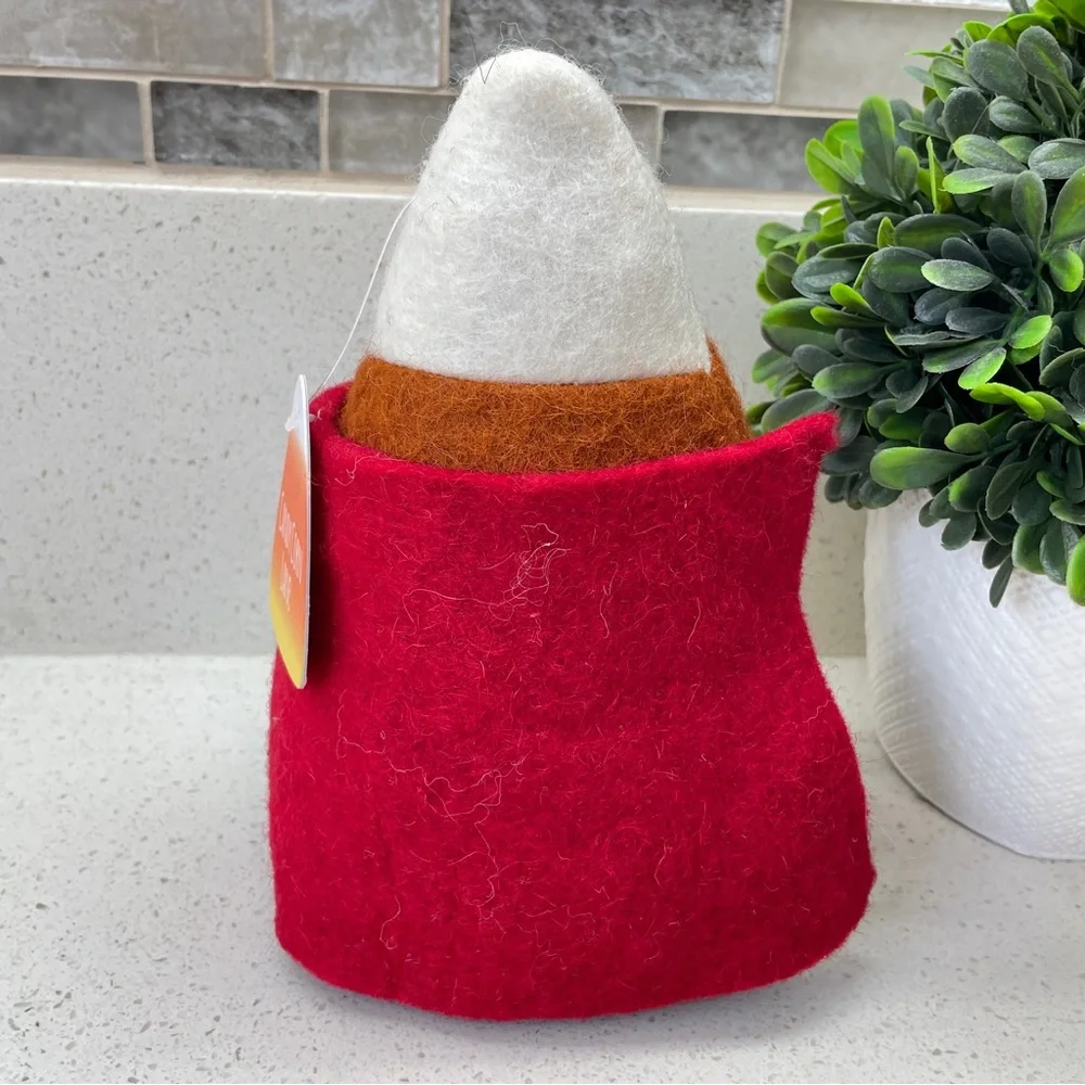 NEW Candy Corn‎ Lane Wool Felt Vampire Figurine Halloween Decor Red Cape Dracula